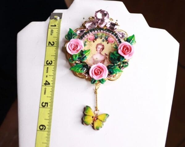 SOLD! 9970 Young Marie Antoinette Brooch - Image 2