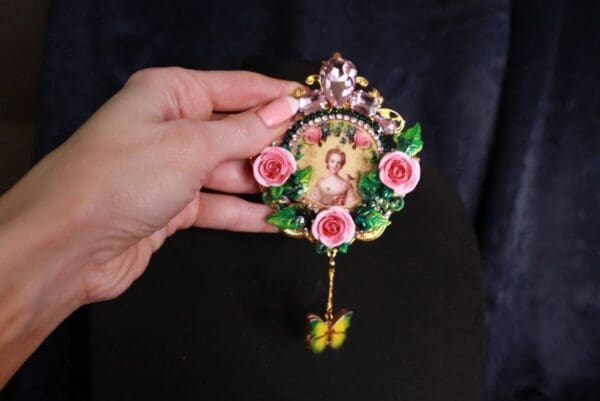 SOLD! 9970 Young Marie Antoinette Brooch - Image 3