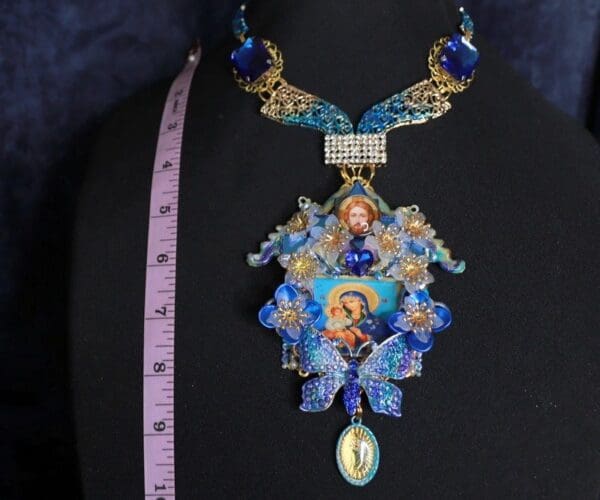 SOLD! 9983 Virgin Mary Madonna And A Child Large Necklace - Image 7