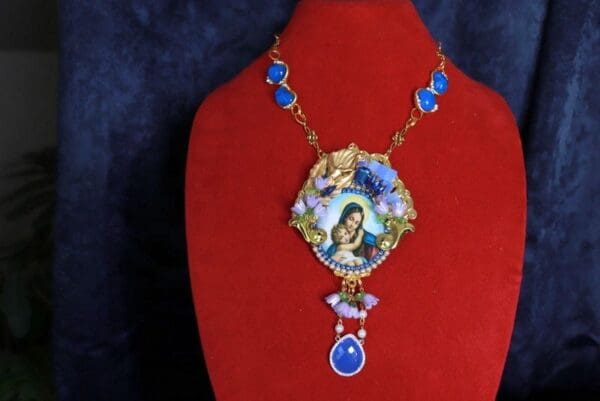 SOLD! 9984 Virgin Mary Madonna And A Child Large Necklace - Image 3