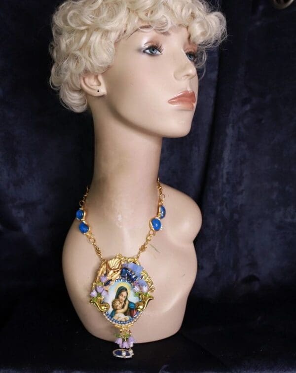 SOLD! 9984 Virgin Mary Madonna And A Child Large Necklace - Image 5