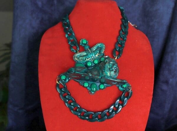 SOLD! 10003 Art Jewelry Royal Crown Lion Unusual Necklace - Image 3