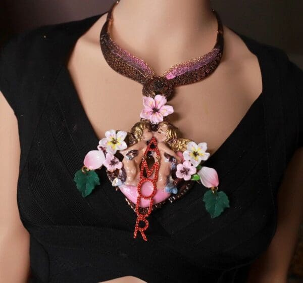 SOLD! 10026 Art Nouveau Amour Romantic Cherubs Pearl Necklace