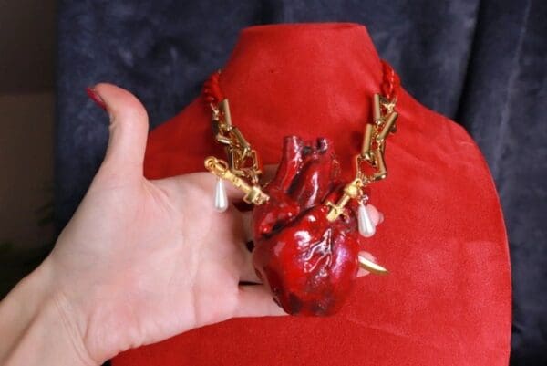 SOLD! 10059 Art Jewelry Fancy Red Heart Unusual 3D Necklace - Image 2
