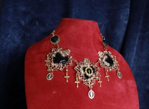 SOLD! 10060 Baroque Sacred Hearts Black Heart Necklace - Image 3