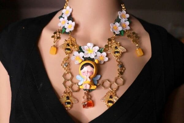 SOLD! 10065 Set Of Earrings+ Necklace Of Little Queen Bee Honey - Image 8