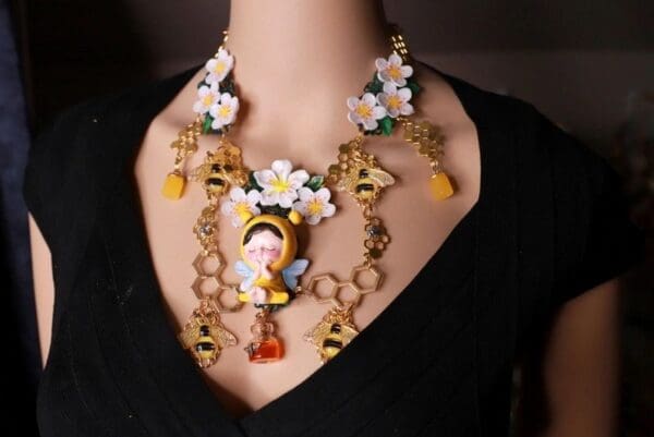 SOLD! 10065 Set Of Earrings+ Necklace Of Little Queen Bee Honey - Image 3