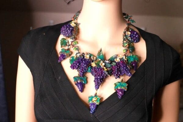 SOLD! 10067 Set Of Earrings+ Necklace Of Vivid Grapes - Image 9