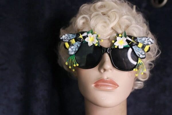 SOLD! 10069 Baroque Bee Embellished Sunglasses - Image 5