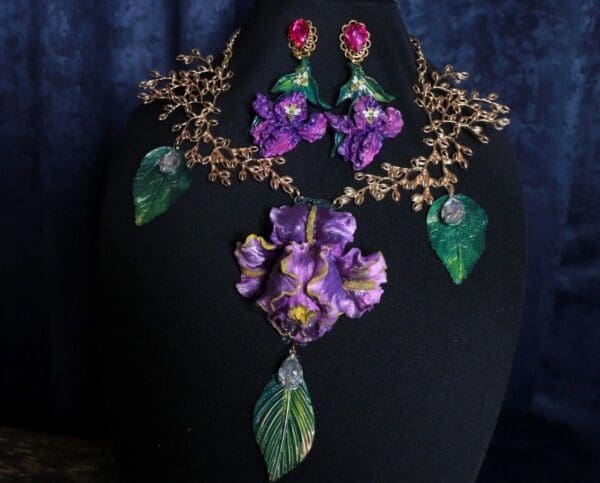 SOLD! 10078 Vivid Hand Painted Iris Flower Massive Necklace - Image 5