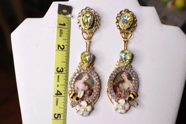 SOLD! 10100 Victorian Cameo Bee Long Earrings Studs - Image 5