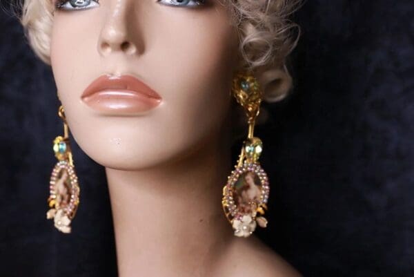SOLD! 10100 Victorian Cameo Bee Long Earrings Studs - Image 4