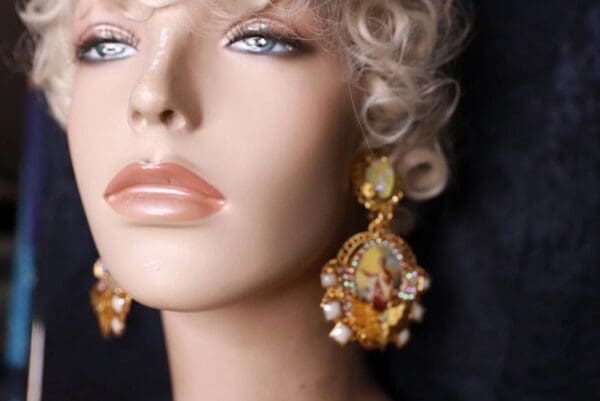 SOLD! 10101 Victorian Cameo Bee Long Earrings Studs - Image 4