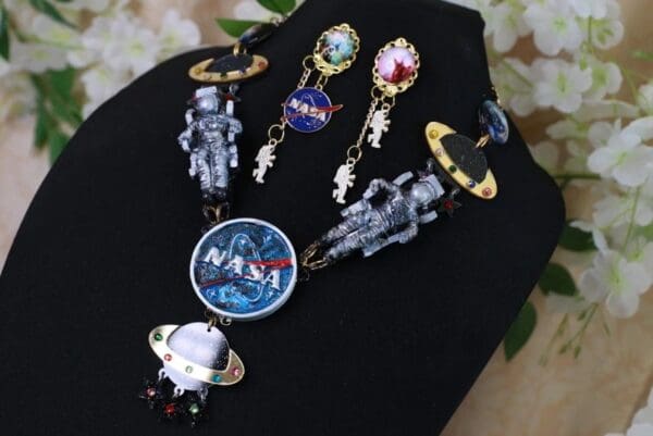 SOLD! 10170 Set Of Celestial NASA Astronauts Iridescent Necklace+ Earrings - Image 4