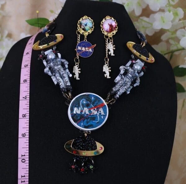 SOLD! 10170 Set Of Celestial NASA Astronauts Iridescent Necklace+ Earrings - Image 5