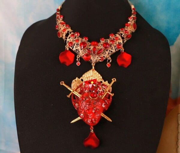 SOLD! 10173 Art Deco Heart Swords Necklace - Image 5