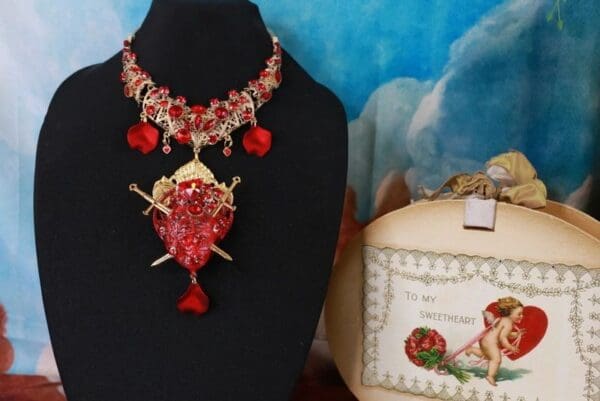 SOLD! 10173 Art Deco Heart Swords Necklace - Image 6