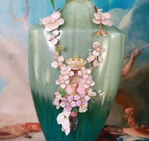 SOLD! 10175 Young Marie Antoinette Flower Fall Irregular Necklace - Image 3