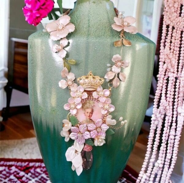 SOLD! 10175 Young Marie Antoinette Flower Fall Irregular Necklace
