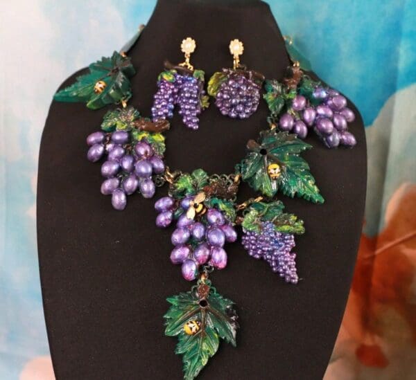 SOLD! 10192 Set Of Realistic Grapes Bee Art Nouveau Necklace+ Earrings - Image 2