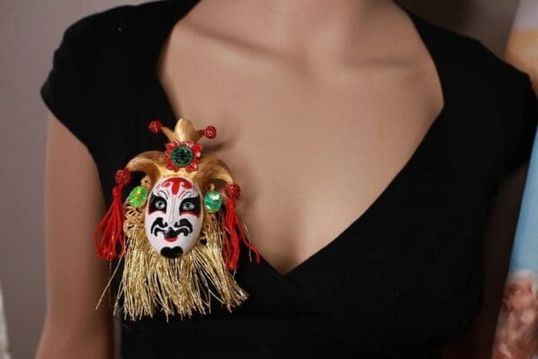 SOLD! 10222 Opera Chinese Mask Brooch Pin - Image 3