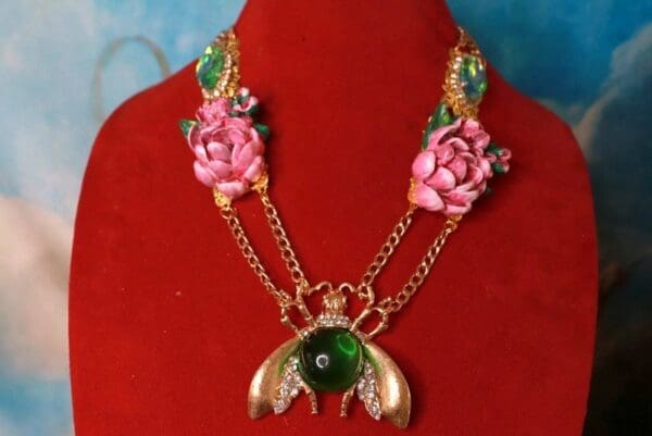 SOLD! 10255 Huge Bee Flowers Unusual Necklace - Image 3
