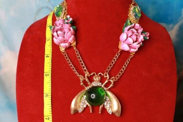 SOLD! 10255 Huge Bee Flowers Unusual Necklace - Image 6