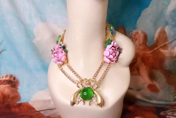 SOLD! 10255 Huge Bee Flowers Unusual Necklace - Image 8