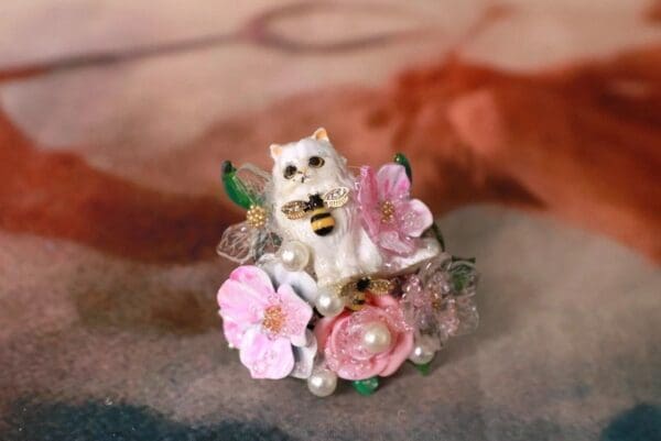 SOLD! 10281 Baroque Art Jewelry Kitty Cat Yellow Bee Cocktail Adjustable Ring - Image 3