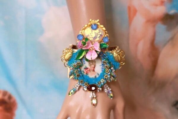 SOLD! 10293 Victorian Marie Antoinette Cameo Bangle Bracelet - Image 4