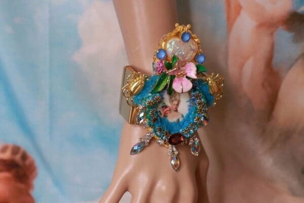 SOLD! 10293 Victorian Marie Antoinette Cameo Bangle Bracelet - Image 5