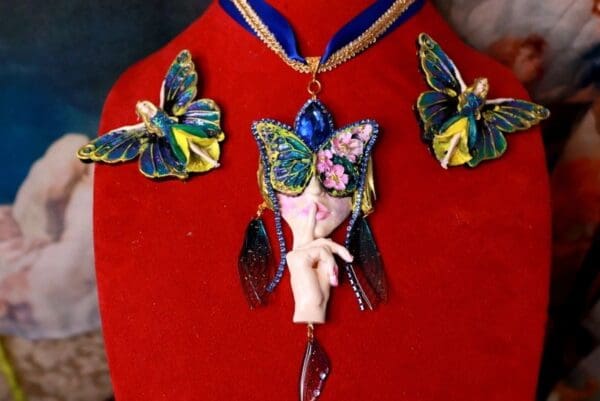 SOLD! 10296 Venetian Mask Lady Butterfly Hush Necklace - Image 5