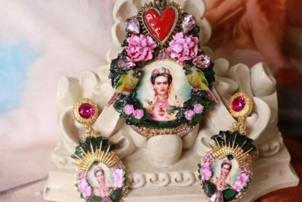 SOLD! 10315 Set Of Brooch+ Earrings Frida Kahlo Sacred Heart Huge Brooch - Image 3