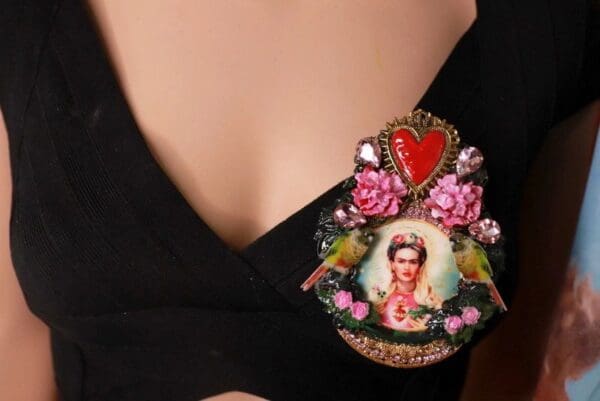 SOLD! 10315 Set Of Brooch+ Earrings Frida Kahlo Sacred Heart Huge Brooch - Image 10