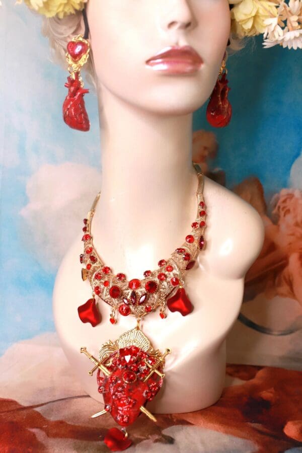 SOLD! 10173 Art Deco Heart Swords Necklace - Image 4