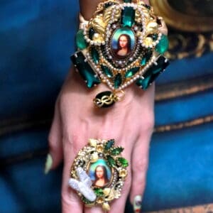 239 Mona Lisa Cameo Green Vintage Style Bangle