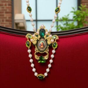 SOLD! 241 Mona Lisa Cameo Green Vintage Style Pearl Pendant Necklace