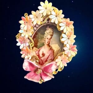 253 Marie Antoinette Cameo Cocktail Ring