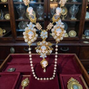 356 Victorian Bridal Carved Cameos Pearl Statement Necklace