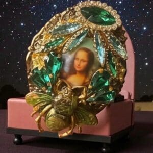 382 Mona Lisa Cameo Bee Cocktail Adjustable Ring