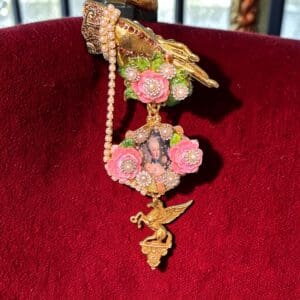 507 Marie Antoinette Gold Hand Cameo Brooch Pin