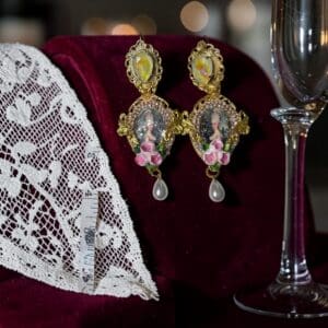 506 Marie Antoinette 1 Pearl Cameo Crown Earrings Studs
