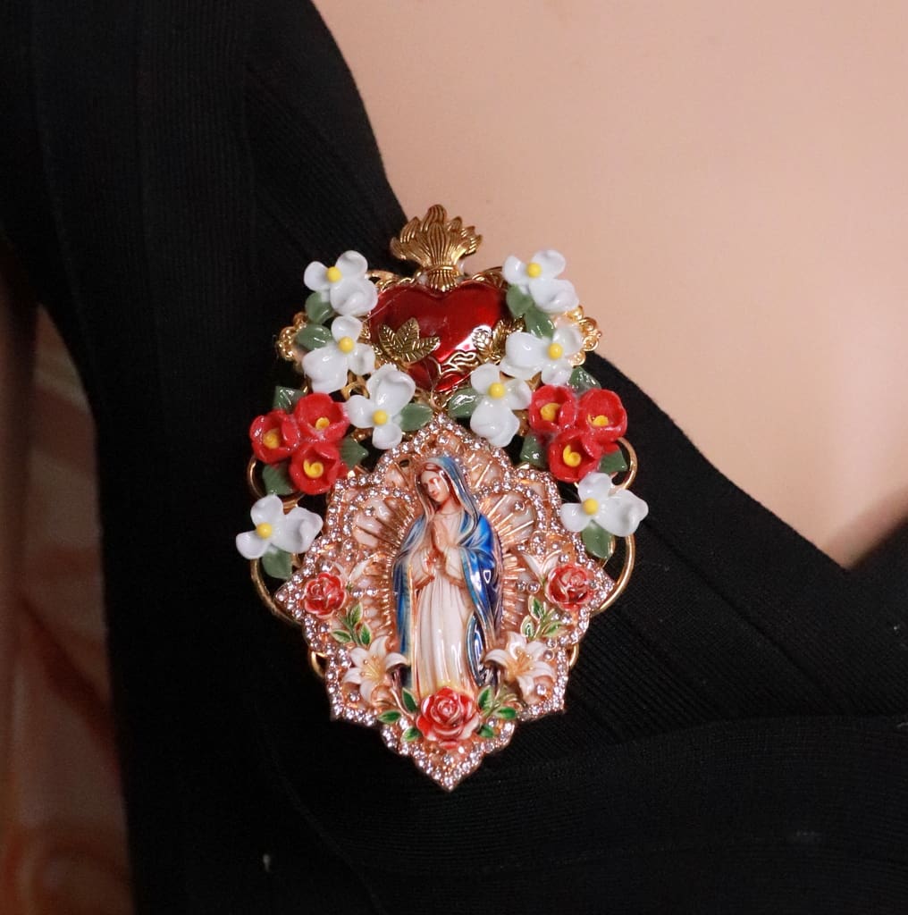 563 Virgin Mary 3D Effect Sacred Heart Brooch Pin - Image 4