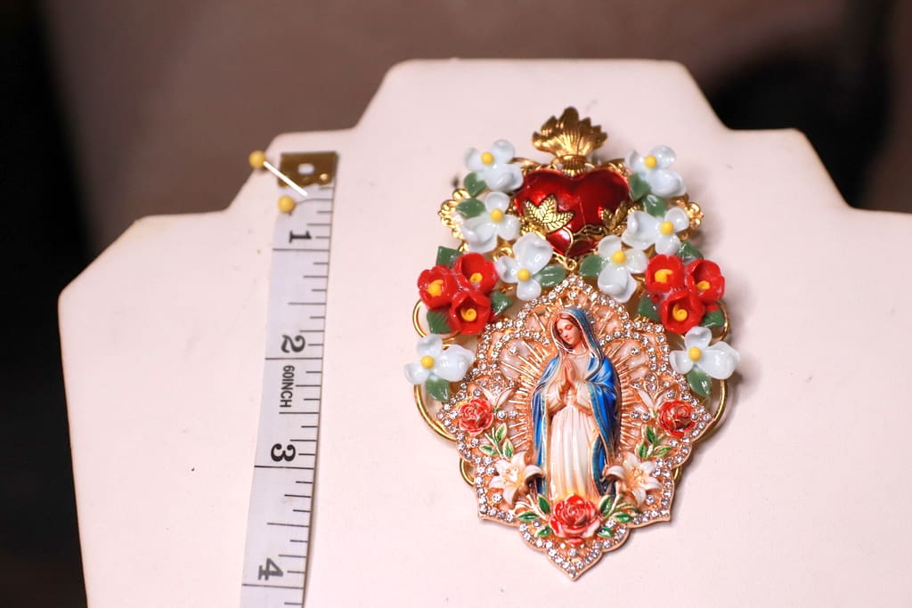 563 Virgin Mary 3D Effect Sacred Heart Brooch Pin - Image 5